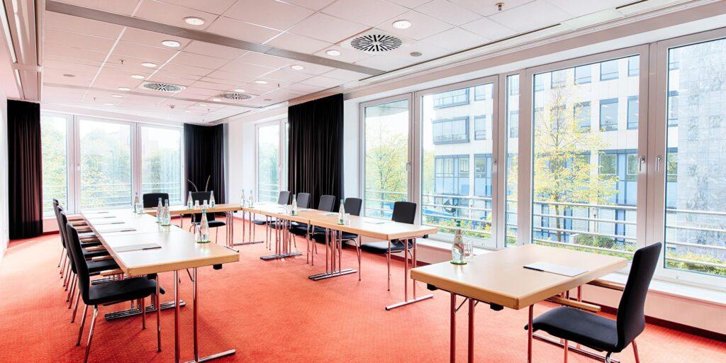 voco-dusseldorf-1lieu1salle-meetings.jpg
