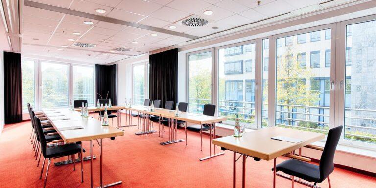 voco-dusseldorf-1lieu1salle-meetings.jpg