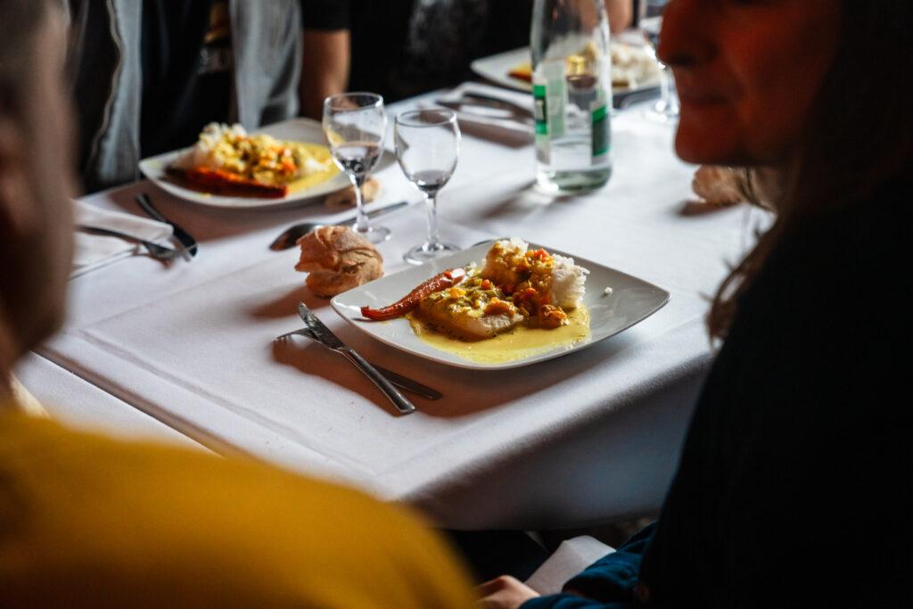 11-repas-assis.jpg