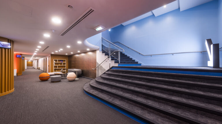 Acces-Salon-Seine-Newcap-Event-Center-2-scaled-1.jpg