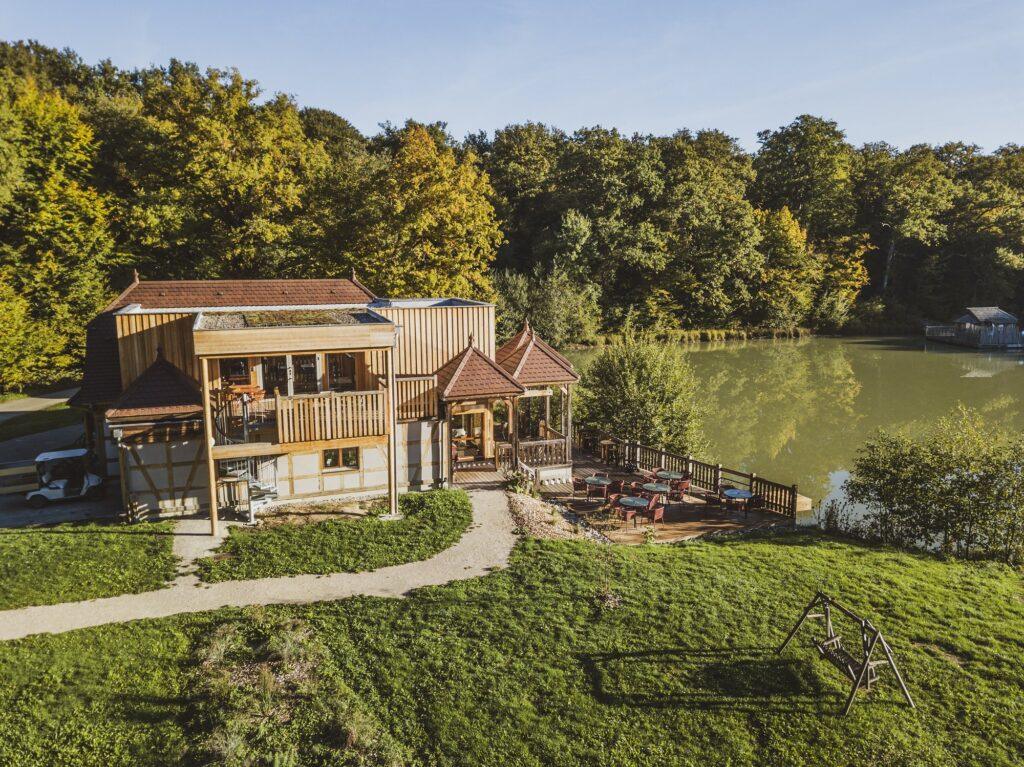 Acceuil-Cabanes-des-Grands-Reflets-pierrebaelen-1_1.jpg