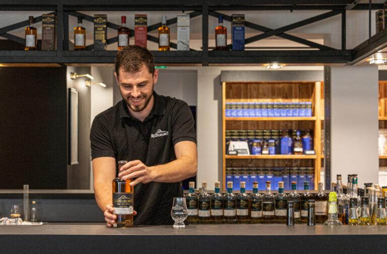 Bar-boutique-scaled-1.jpg