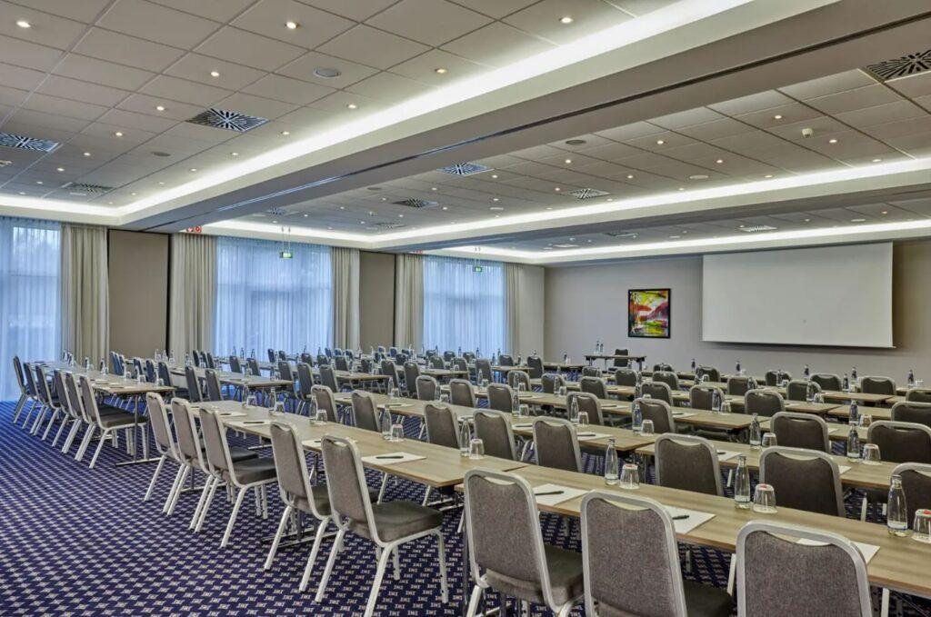 h4-leipzig-1lieu1salle-meetings.jpg