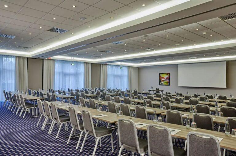 h4-leipzig-1lieu1salle-meetings.jpg