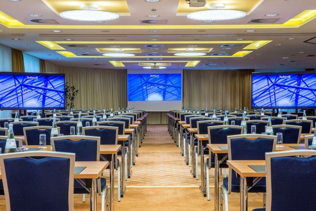 radisson-blu-karlsruhe-1lieu1salle-meeting.jpg