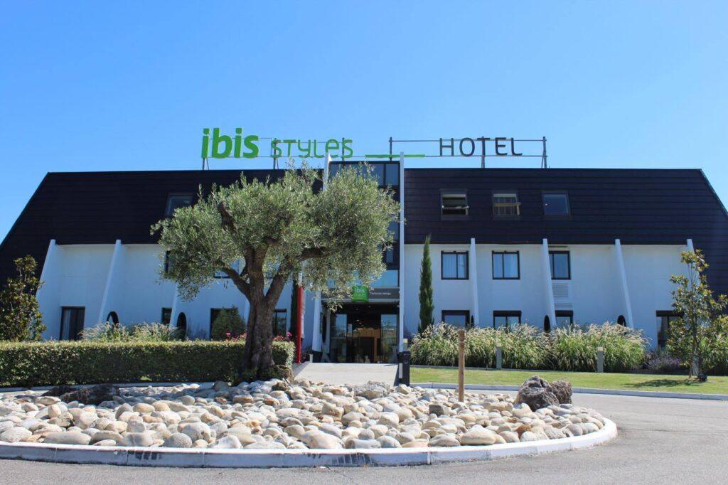 hotel-facade.jpg