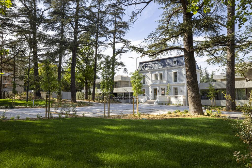 16A4487-facade-hotel-villa-castellane-bd.jpg