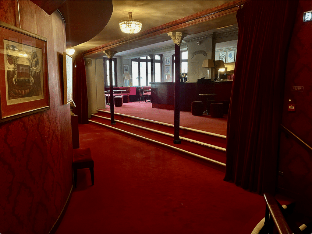 foyer1.png