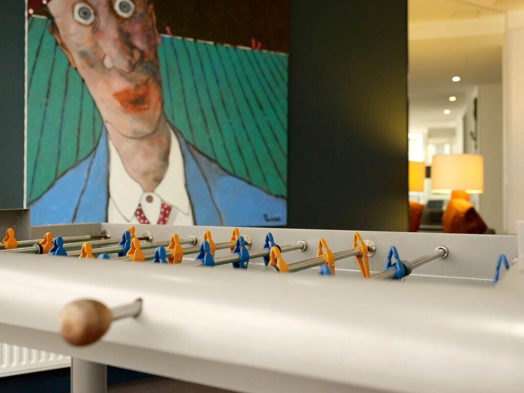 HALL-BABYFOOT.jpg