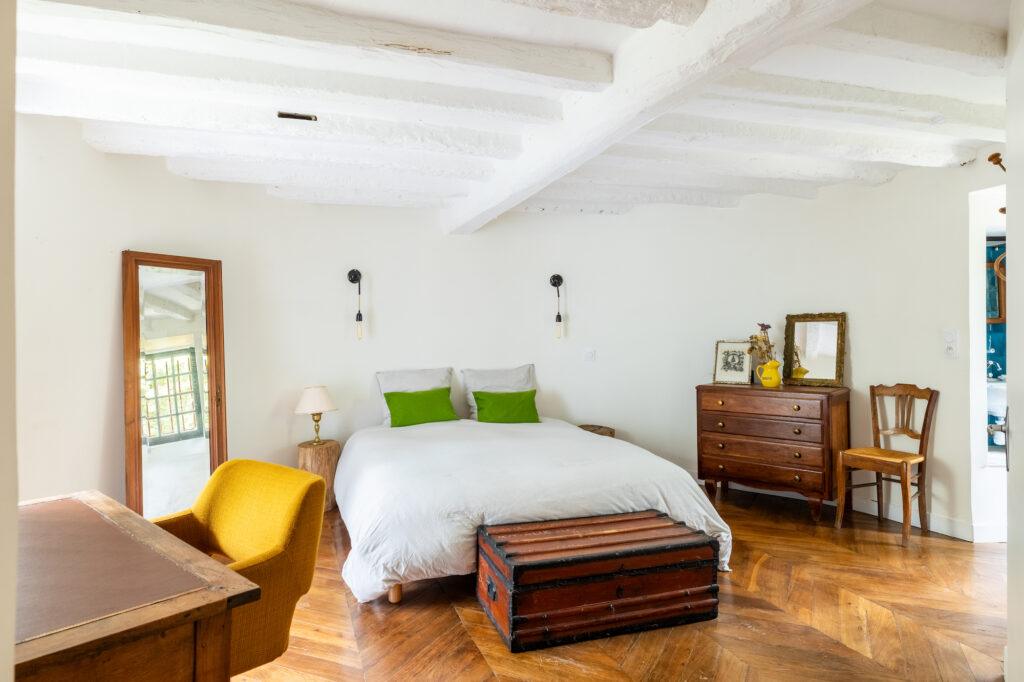 chambre-du-salon-avec-salle-deau.jpg