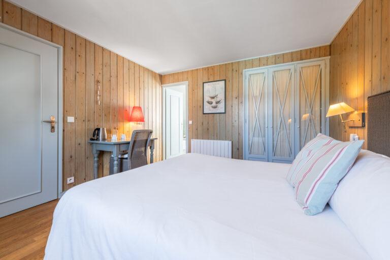 Chambre-cosy-Desirade-HD-©Juliette-Rebour-2-scaled-1.jpg