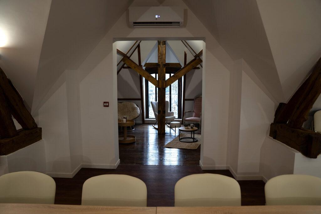 Salle-Charpente_Espace-detente-scaled-1.jpg