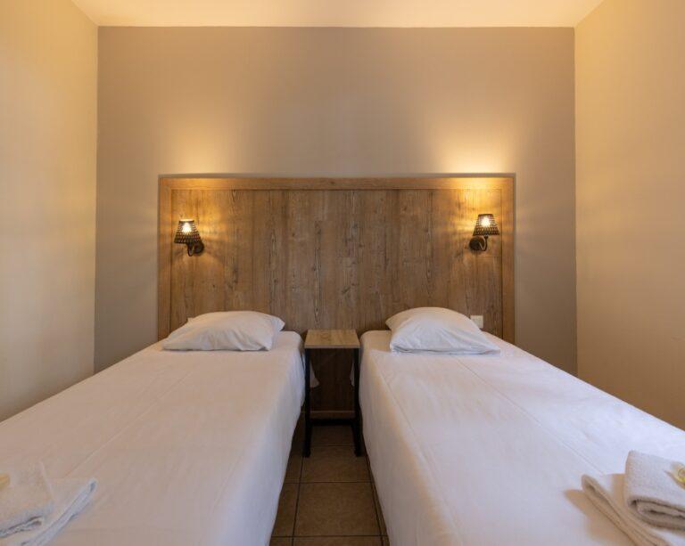 chambre-2-lits-simples-de-face-T4.jpg