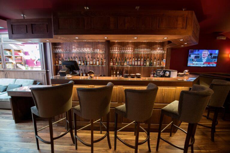 bar2.jpg