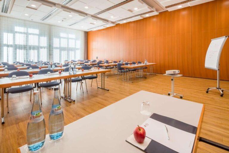 bw-am-schlossberg-1lieu1salle-meeting.jpg