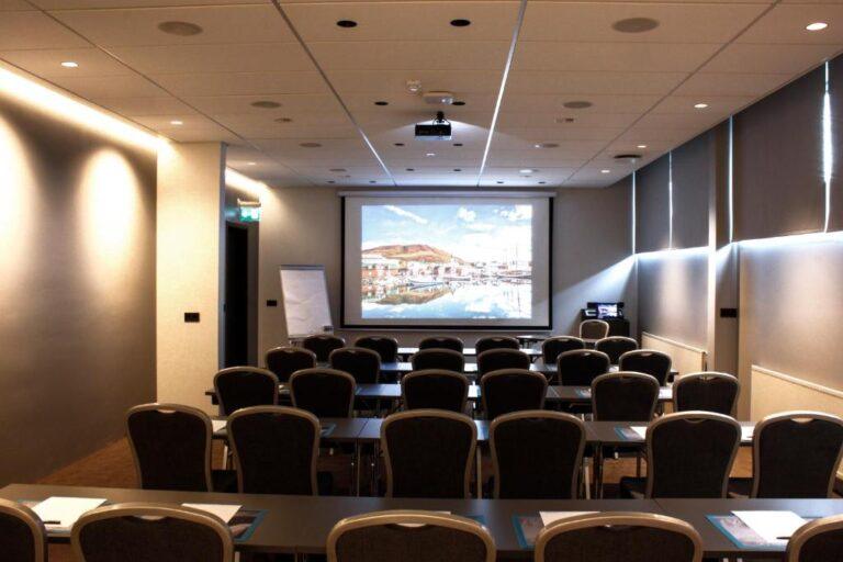 fosshotel-husavik-1lieu1salle-seminaires.jpg