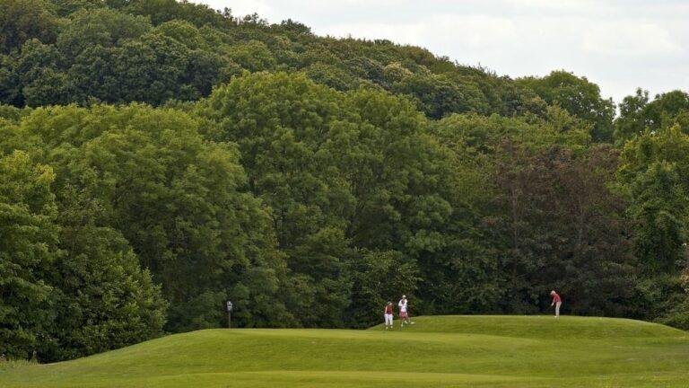 golf-hotel-de-mont-griffon-1lieu1salle-golf