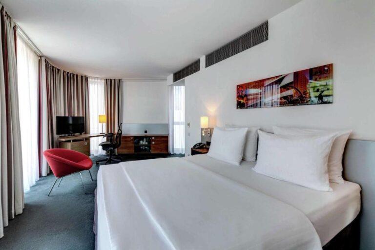 hilton-garden-stuttgart-neckarpark-1lieu1salle-events.jpg