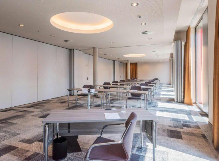 hilton-garden-stuttgart-neckarpark-1lieu1salle-reunion.jpg