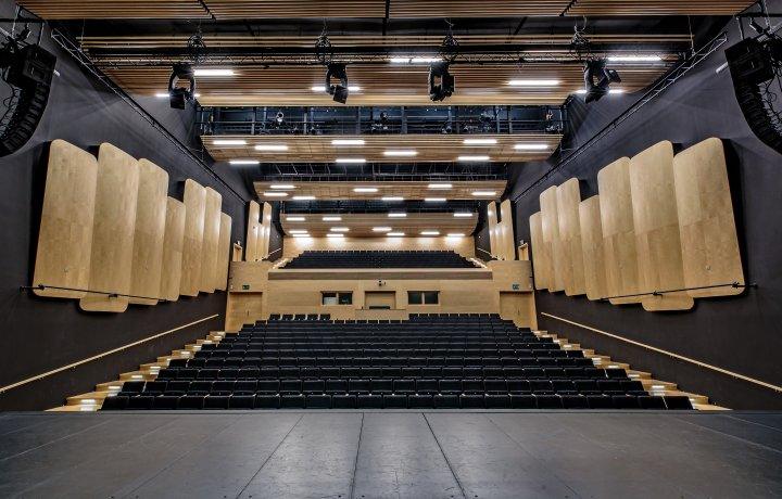 hof-cultural-center-1lieu1salle-events.jpg