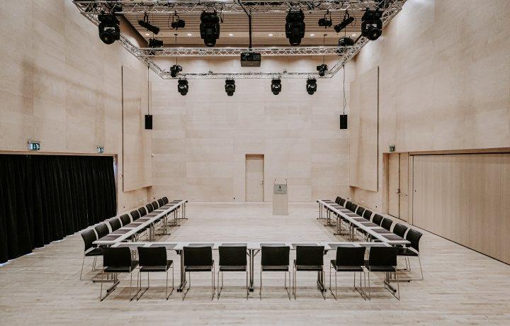 hof-cultural-center-1lieu1salle-reunion.jpg