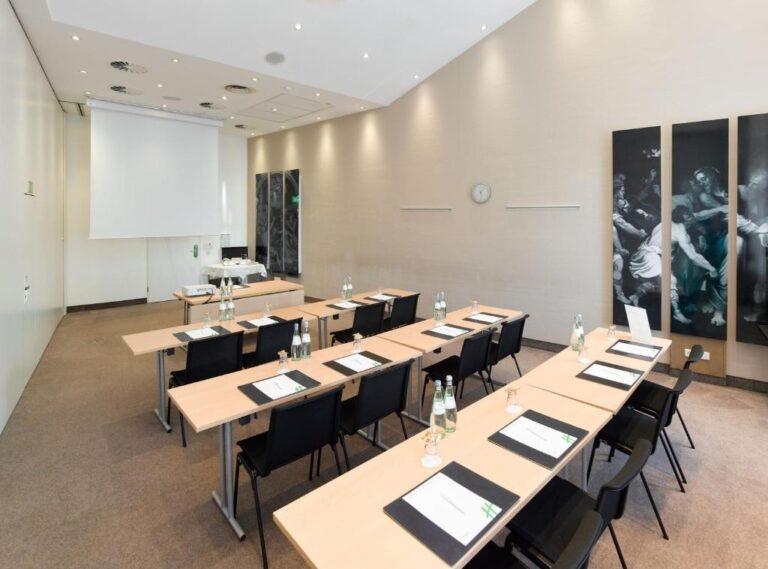 holiday-inn-stuttgart-1lieu1salle-reunion.jpg