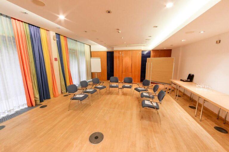 plaza-inn-ditzingen-1lieu1salle-reunion.jpg