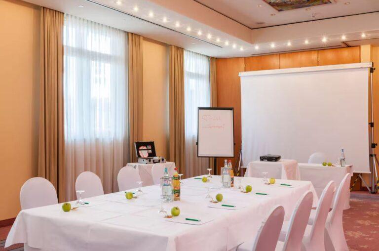 wyndham-garden-donaueschingen-1lieu1salle-reunion.jpg