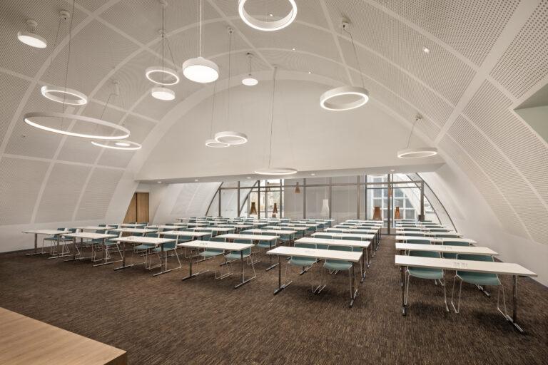 BODGIGI-Merlot_classroom-1-scaled-1.jpg