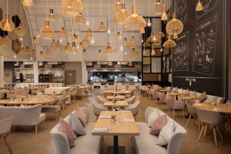 HGI_Bordeaux_restaurant-scaled-1.jpg