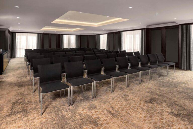 hilton-vienna-plaza-1lieu1salle-meetings.jpg
