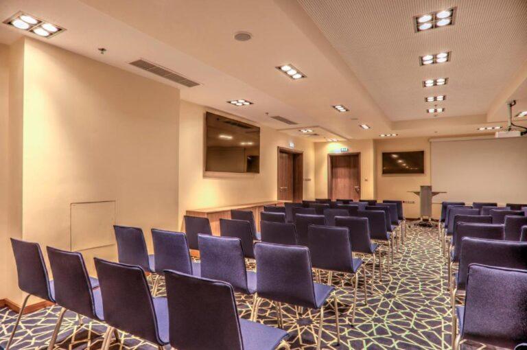 holiday-inn-plovdiv-1lieu1salle-meetings.jpg