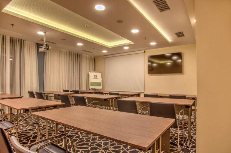 holiday-inn-plovdiv-1lieu1salle-reunion.jpg