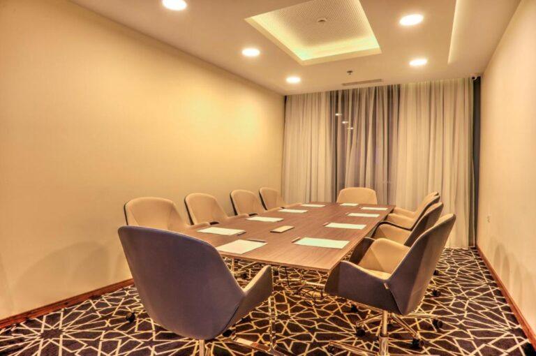 holiday-inn-plovdiv-1lieu1salle-reunions.jpg