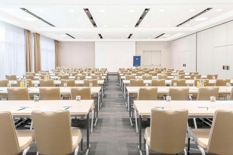 nh-danube-city-1lieu1salle-reunion.jpg