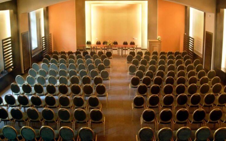 bw-bucovina-1lieu1salle-meeting.jpg