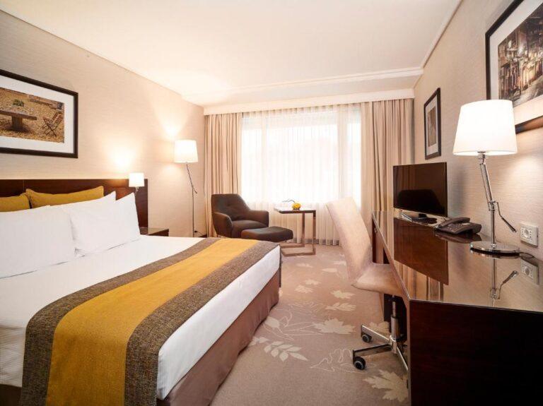crowne-plaza-bucarest-1lieu1salle-meeting.jpg