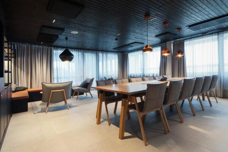 holiday-inn-helsinki-expo-1lieu1salle-meetings.jpg