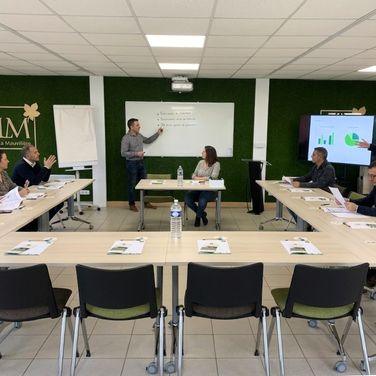 la-mauvilliere-salle-34-personnes-configuration-u-formation.jpg