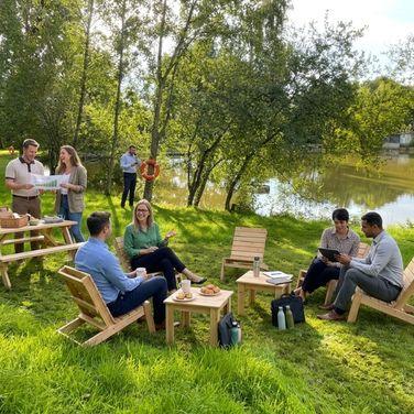 la-mauvilliere-terrain-detente-bord-etang-nature.jpg