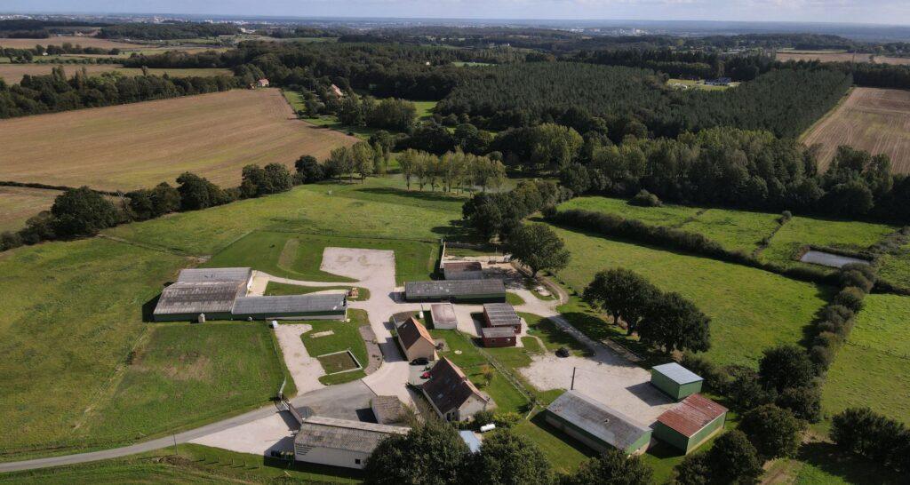 la-mauvilliere-vue-aerienne-domaine-fay-sarthe-le-mans.jpg