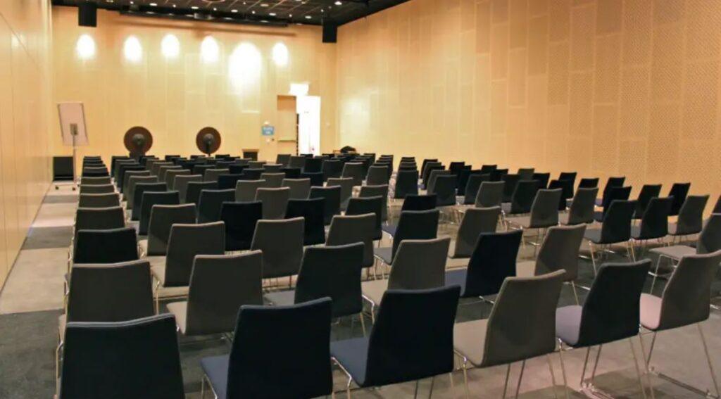 quality-strawberry-arena-1lieu1salle-meetings.jpg