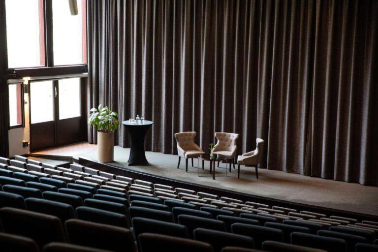 radisson-blu-arlandia-1lieu1salle-meeting.jpg