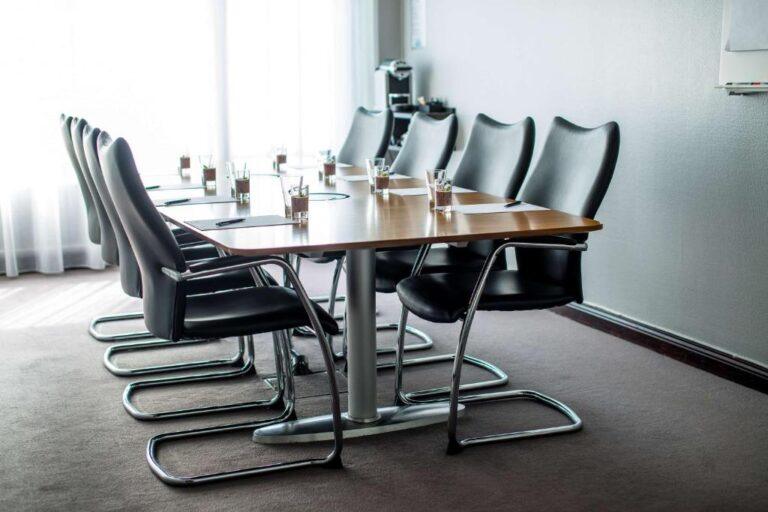 radisson-blu-arlandia-1lieu1salle-meetings.jpg