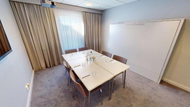 radisson-blu-arlandia-1lieu1salle-reunion.jpg