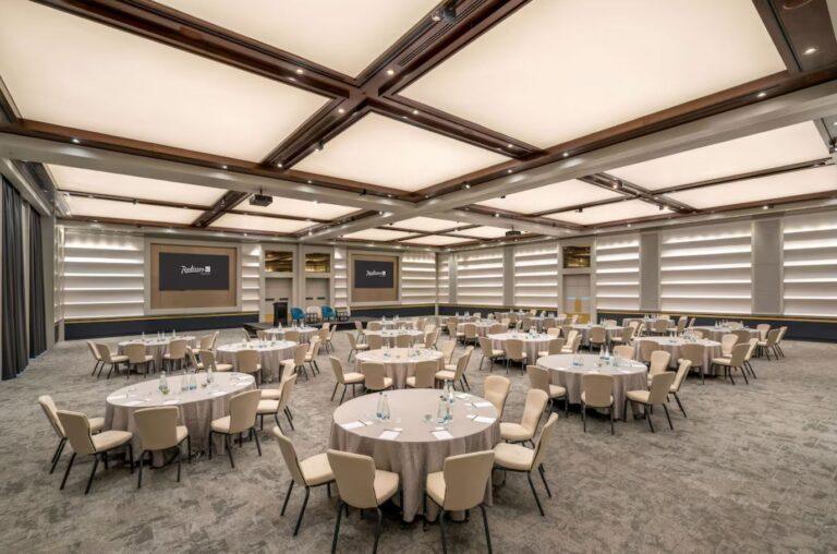 radisson-blu-bucarest-1lieu1salle-meeting.jpg