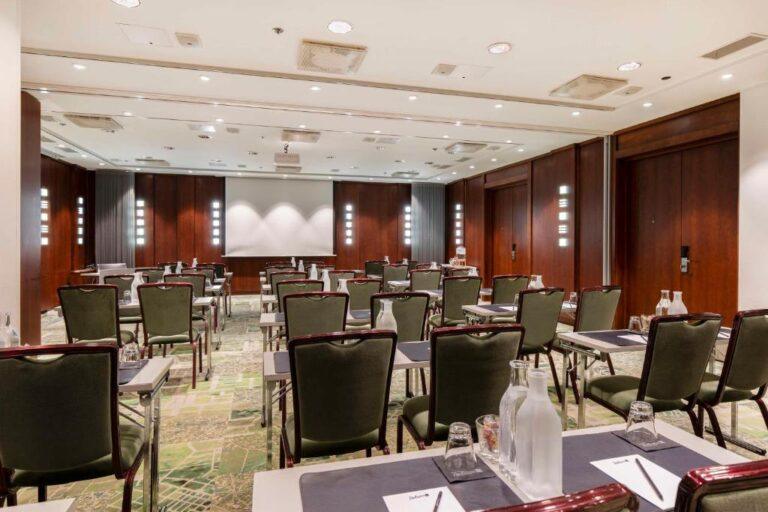 radisson-blu-plaza-helsinki-1lieu1salle-meeting.jpg