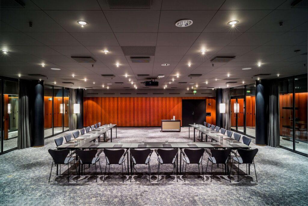 radisson-collection-royal-1lieu1salle-reunion.jpg