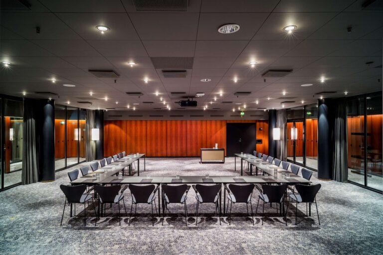 radisson-collection-royal-1lieu1salle-reunion.jpg