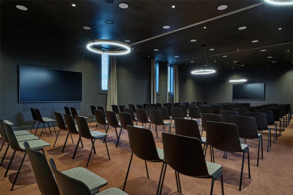 campanile-prime-warsaw-airport-1lieu1salle-meeting.jpg
